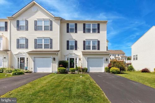 27 Bayberry Ln, POTTSTOWN, PA, 19465-6606 | Card Image
