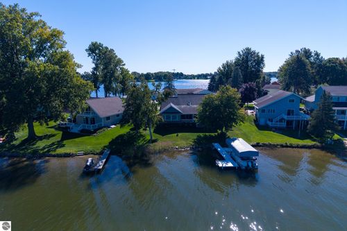 1067 Crown Point Dr, Lake Isabella, MI, 48893-9374 | Card Image