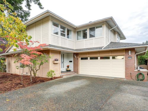 1010 Scottswood Lane, Victoria, BC, V8Y2Y2 | Card Image