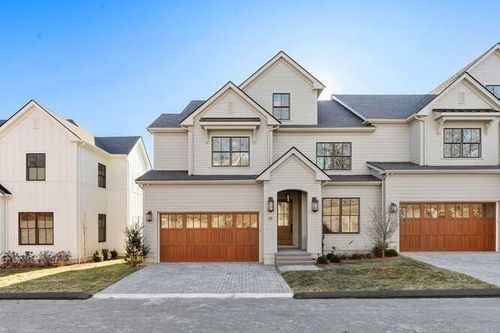 18-18 Common Court, Lexington, MA, 02421 | Card Image