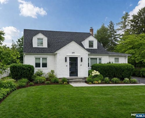 9 Pleasant Ave, Tenafly, NJ, 07670-2429 | Card Image