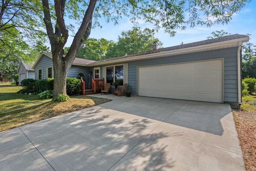 225 Coach House Drive, Madison, WI, 53714 | Card Image