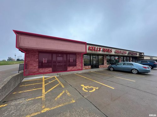 a-102 E Kimberly Rd, Davenport, IA, 52806-5922 | Card Image