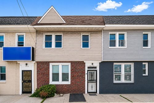 12212 Montauk St, Springfield Gardens, NY, 11413-1034 | Card Image