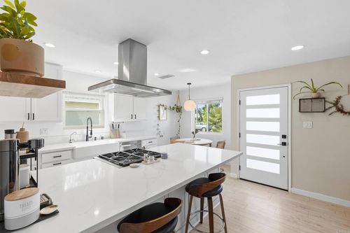 271 Coneflower St, Encinitas, CA, 92024-3302 | Card Image