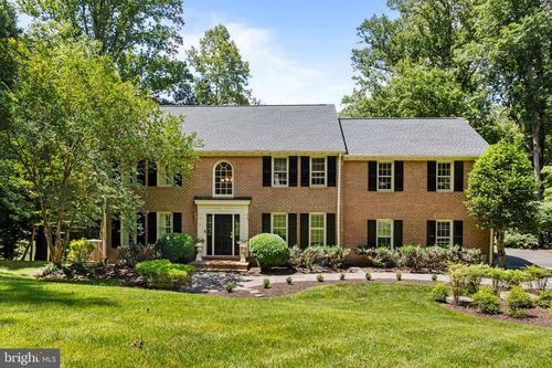 9405 Lagovista Ct, Great Falls, VA, 22066-4009 | Card Image