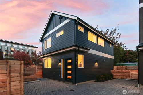 320 N 84th St, Seattle, WA, 98103-4220 | Card Image