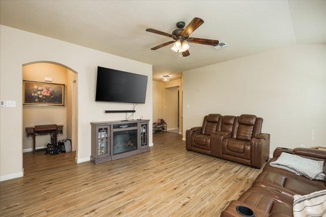 138 Talon Dr, House other with 3 bedrooms, 2 bathrooms and 4 parking in Luling TX | Image 5