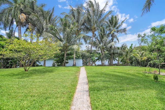 324 Davis Rd, House other with 5 bedrooms, 2 bathrooms and null parking in Palm Springs FL | Image 6