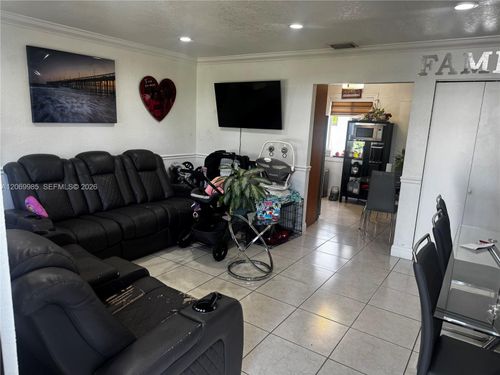 15200 Railroad Dr, Miami Gardens, FL, 33054-2953 | Card Image