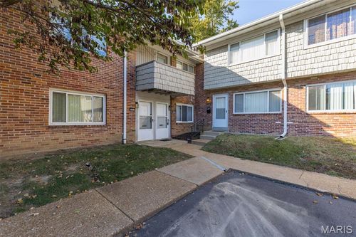 10821 Carroll Wood Way, Saint Louis, MO, 63128-1320 | Card Image
