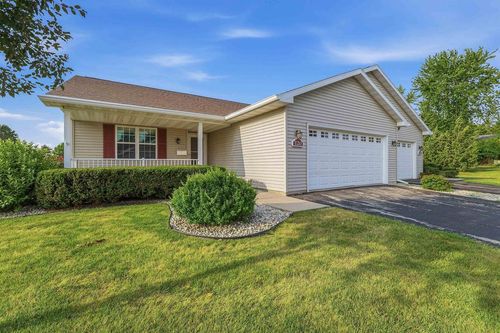 120 Southlake Circle, Fond Du Lac, WI, 54935 | Card Image