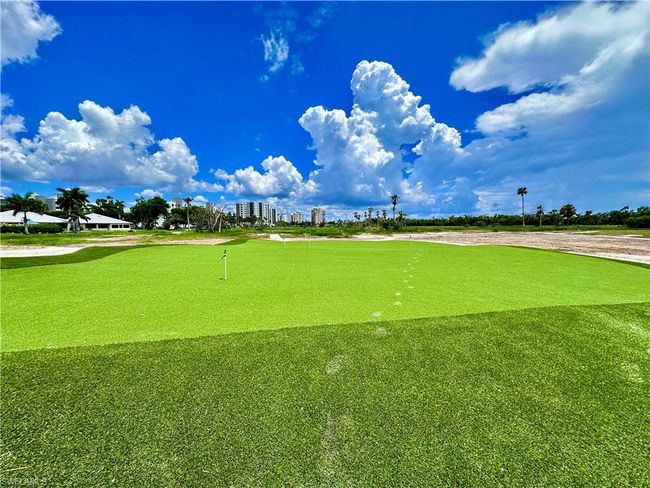 BAY BEACH COMMONS AMENITIES - PUTTING GREEN | Image 48
