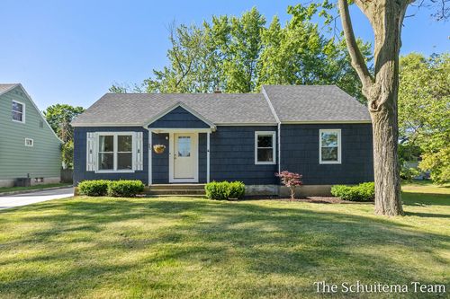 640 E 11th Street, Holland, MI, 49423 | Card Image