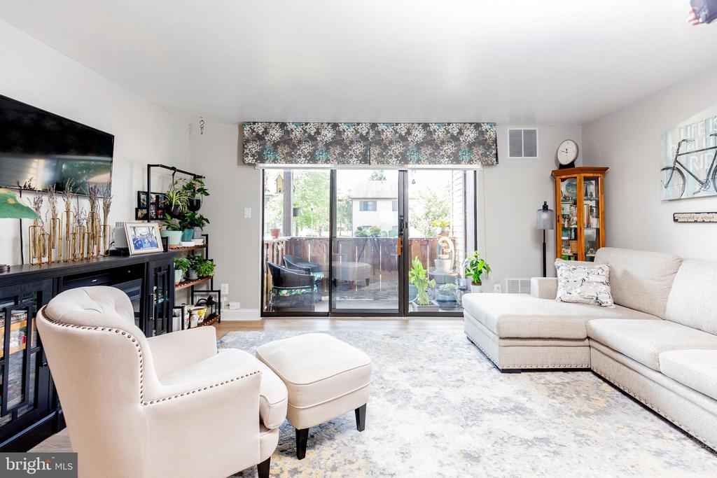 Lindsey Ct, Marlton, NJ 08053