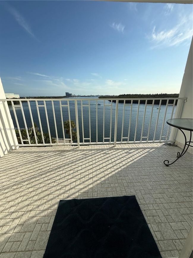 APT-628 - 500 Bayview Dr, Condo with 1 bedrooms, 2 bathrooms and null parking in Sunny Isles Beach FL | Image 6