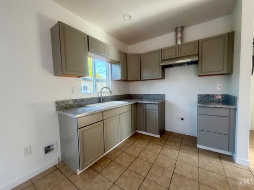 7709 Florence St, Lamont, CA, 93241-2901 | Card Image