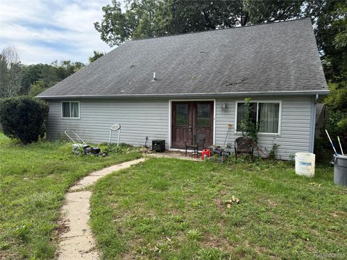 9531 Portage Trl, White Lake, MI, 48386-2768 | Card Image