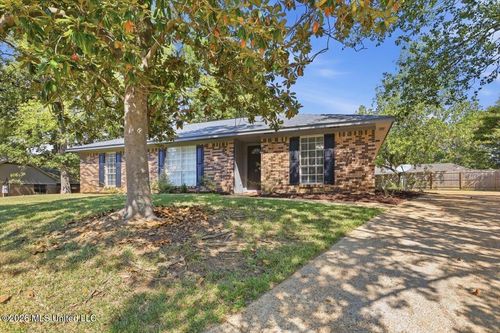 55 Pebble Hill Dr, Brandon, MS, 39042-2157 | Card Image