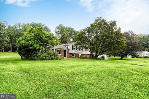 401 Leslie Ln, West Chester, PA, 19382-7776 | Card Image
