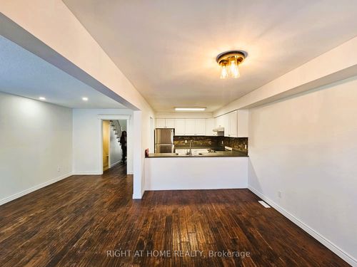 206 Fairwood Dr, Keswick, ON, L4P3Y5 | Card Image