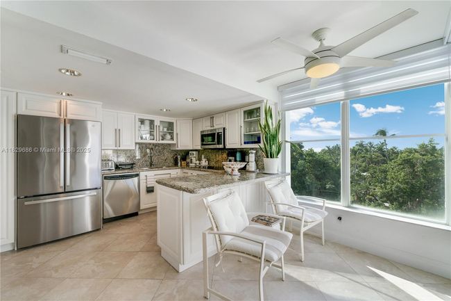 APT-5H - 609 Ocean Dr, Condo with 2 bedrooms, 2 bathrooms and null parking in Key Biscayne FL | Image 5
