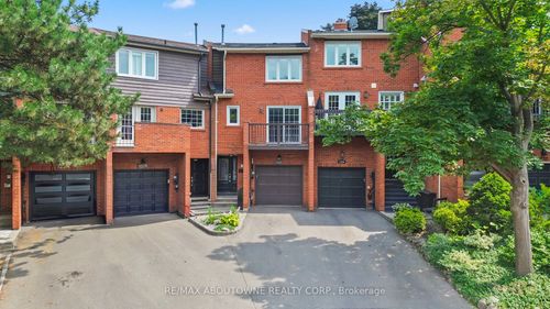 1228 Cornerbrook Pl, Mississauga, ON, L5C3J4 | Card Image