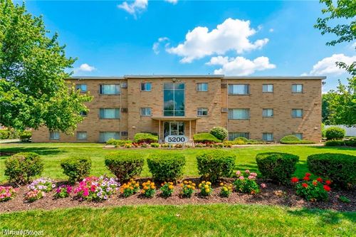 9b-5200 Royalton Rd, North Royalton, OH, 44133-4035 | Card Image
