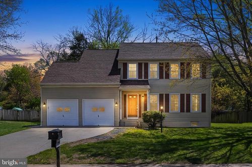 8227 Sunset Dr, MANASSAS, VA, 20110-3813 | Card Image