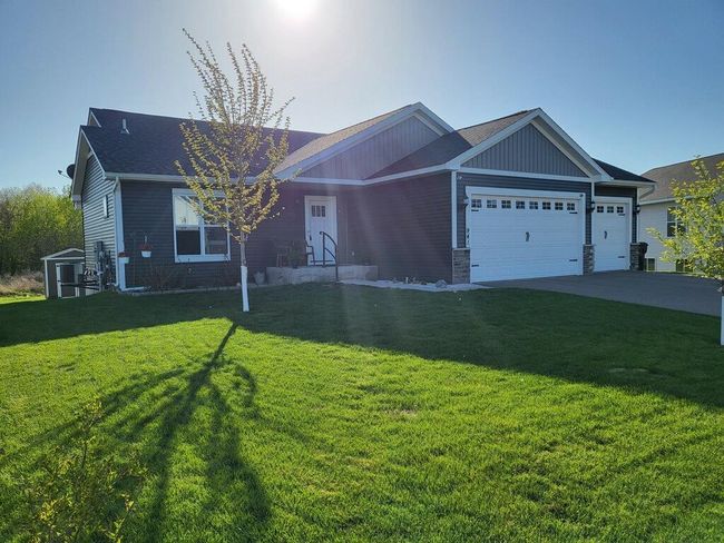 Beautiful manicured lawn | Image 30