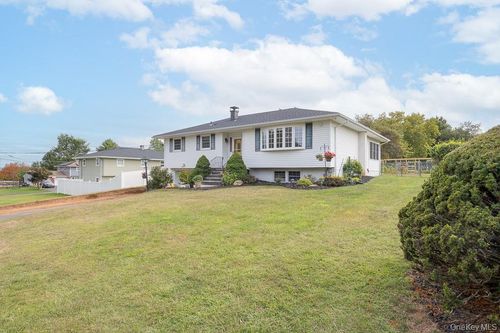 18 De Halve Maen Dr, Stony Point, NY, 10980-2633 | Card Image