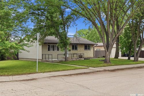 502 Av X N, Saskatoon, SK, S7L3K2 | Card Image