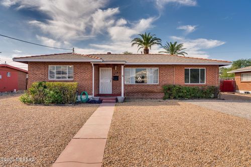834 E Silver St, Tucson, AZ, 85719-2951 | Card Image
