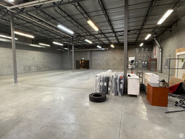 View of garage | Image 6