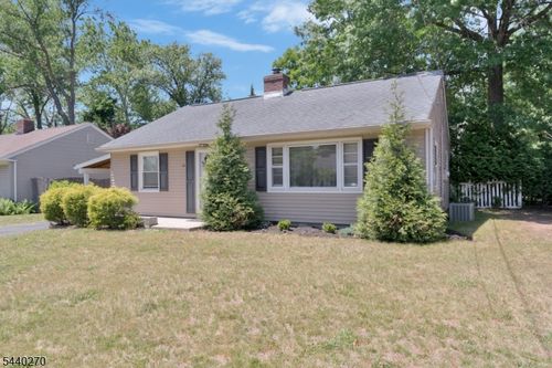 8 Pierrepont Ave, Middlesex, NJ, 08846-2311 | Card Image