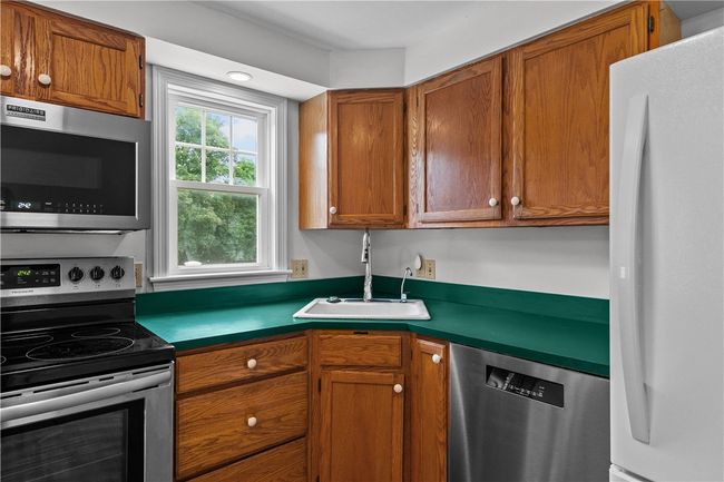 20 Samson Ln, House other with 5 bedrooms, 3 bathrooms and 6 parking in Middletown RI | Image 15