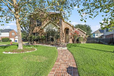 View of front of property featuring a front lawn | Image 1