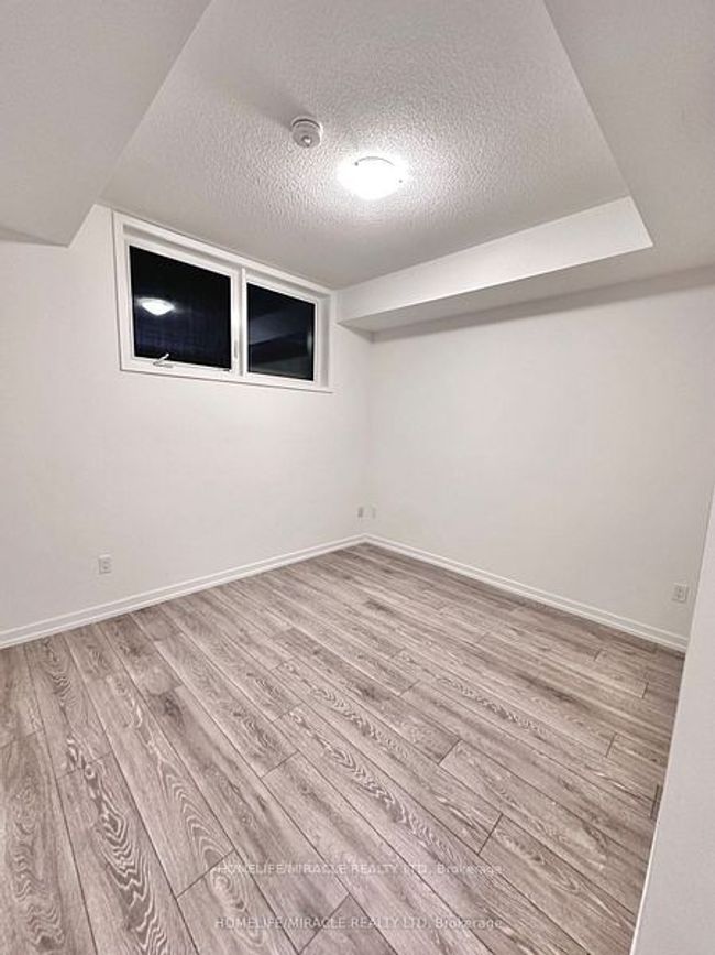 14 - 26 Lytham Green Cir, Condo with 1 bedrooms, 1 bathrooms and 1 parking in Newmarket ON | Image 5