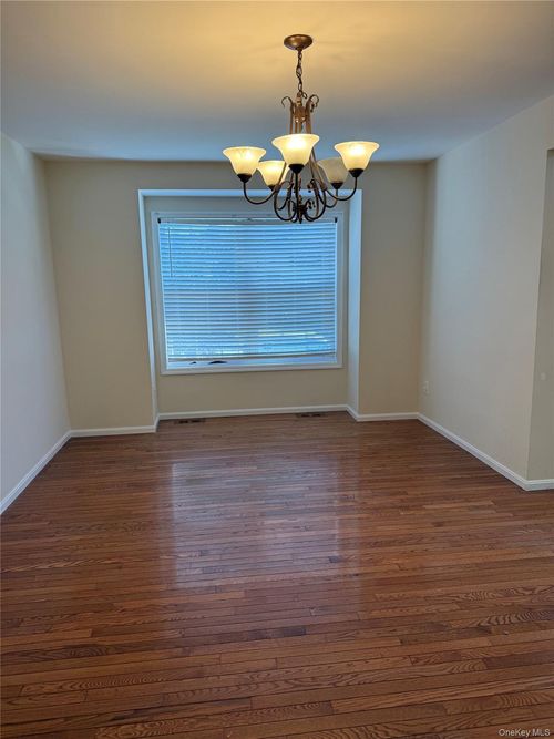 5 Rolling Hill Dr, Patchogue, NY, 11772-6512 | Card Image