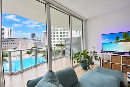 t-1405-300 S Biscayne Blvd, Miami, FL, 33131-5364 | Card Image