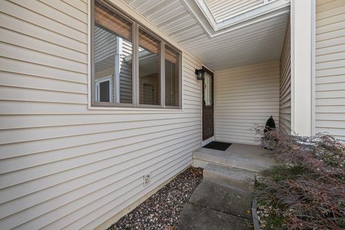 3283-3283 Johnathan Ave, Bettendorf, IA, 52722-2820 | Card Image