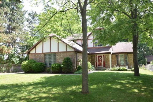 46290 Brentwood St, Macomb, MI, 48042-5304 | Card Image