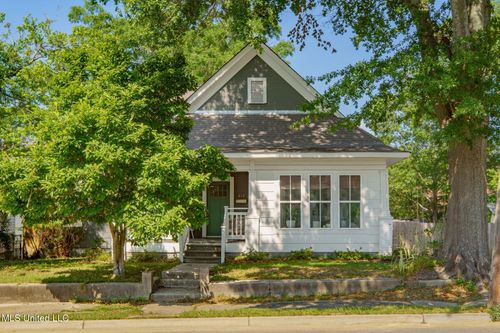 812 N 7th Ave, Laurel, MS, 39440-2722 | Card Image