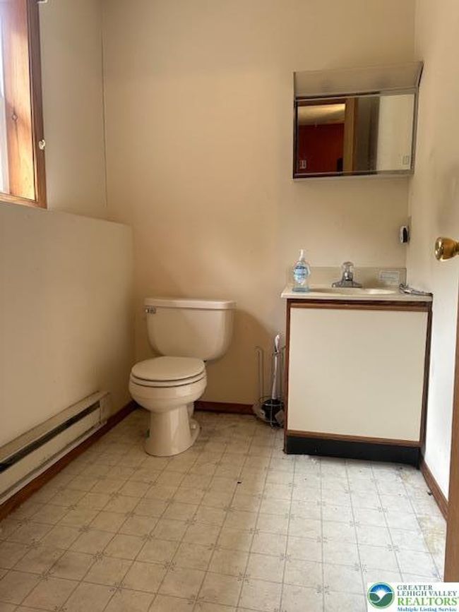 838 Cayuga Way, House other with 4 bedrooms, 3 bathrooms and null parking in Stroudsburg PA | Image 17