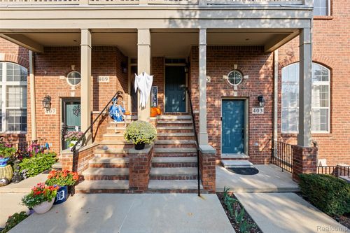 405 Old Pine Way Way, Walled Lake, MI, 48390 | Card Image