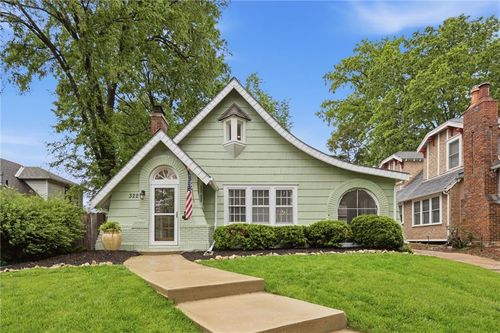 322 E 70th Ter, Kansas City, MO, 64113-2542 | Card Image