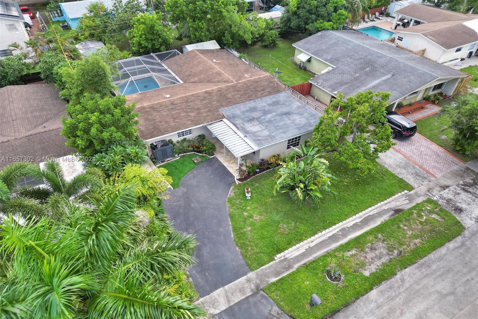 Meade St, Hollywood, FL 33024