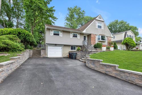 63 Ravenwood Dr, Kings Park, NY, 11754-2929 | Card Image
