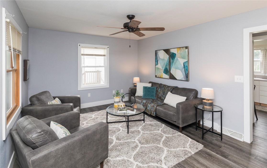 Searle St, Des Moines, IA 50317