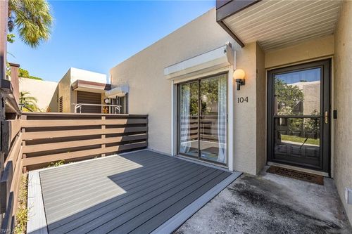 104 Pinebrook Dr, FORT MYERS, FL, 33907-5966 | Card Image